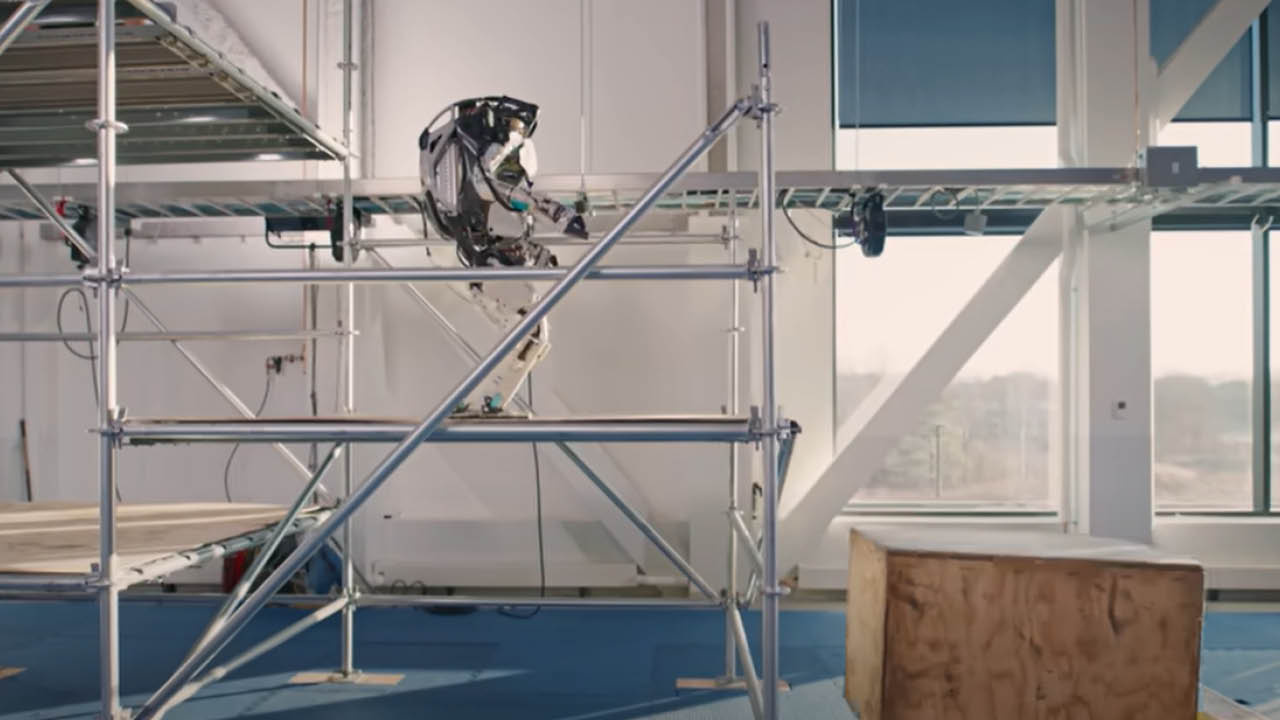Boston Dynamics’in robotu Atlas, yeni yetenekleriyle insanlara biraz daha yaklaştı