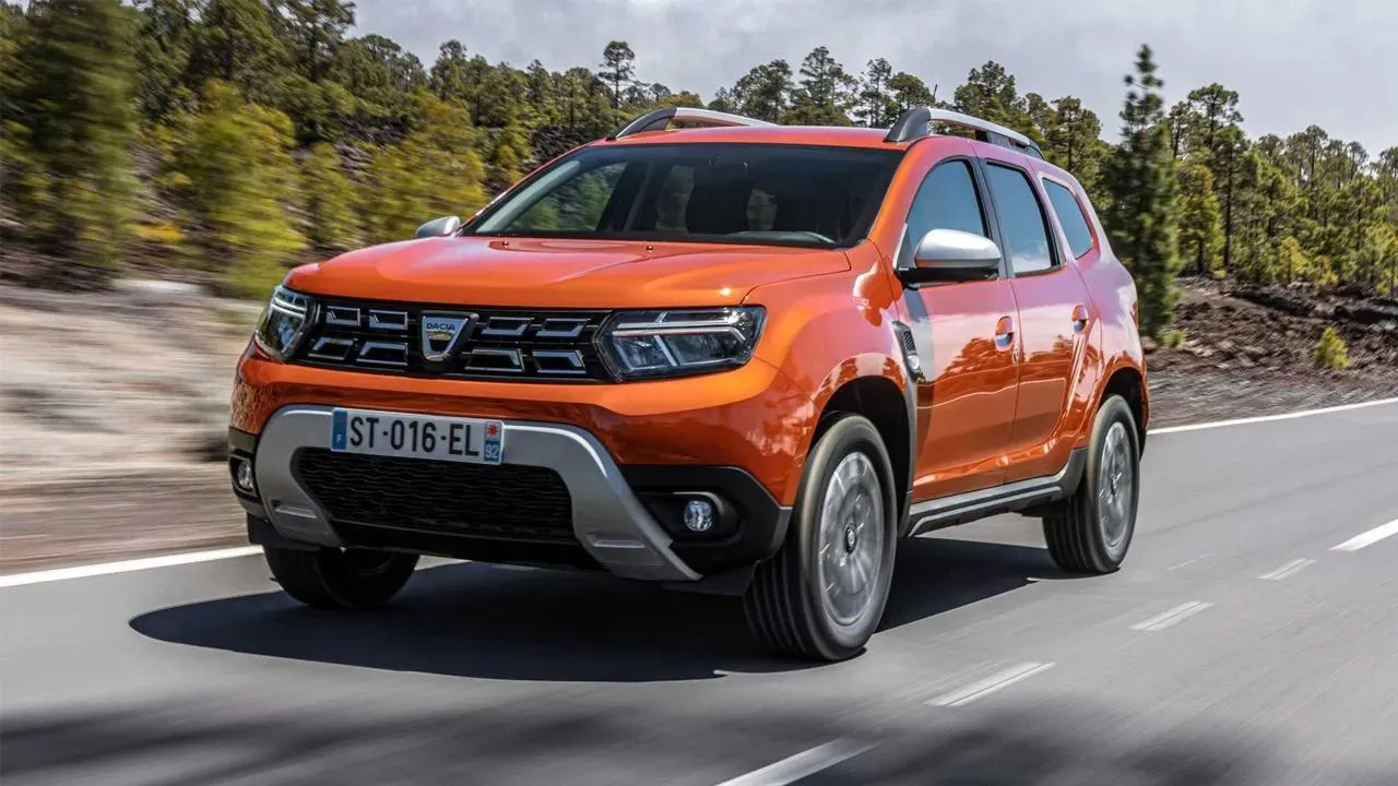 Dacia BMW ile fena alay etti!