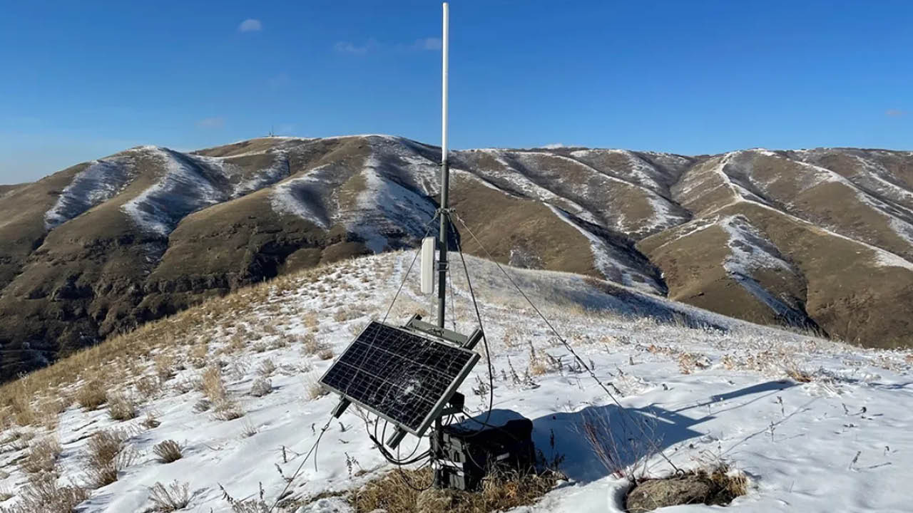 Kimse cevabı bilmiyor: Tepelerde ortaya çıkan gizemli antenlerin sırrı ne?