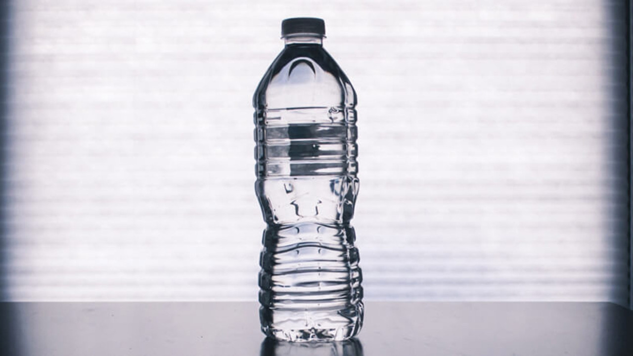 Tarihi karar! Plastik şişelerin kullanımı yasaklanıyor!