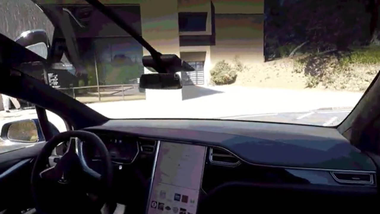 Tesla’nın Autopilot videosu, iddiaya göre aslında koca bir düzmeceymiş