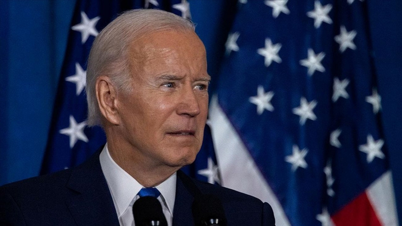 ABD Başkanı Joe Biden uçağa binerken merdivenlerde düştü!
