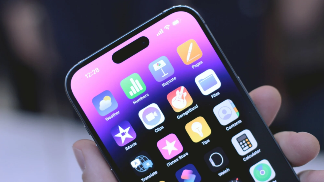 Apple daha pahalı bir iPhone ‘Ultra’ üzerinde çalışıyor