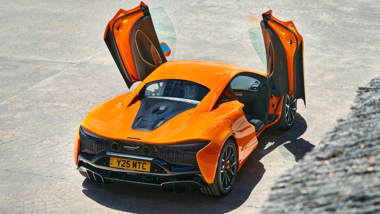 McLaren Artura göz alıcı tasarımı ve özellkleri!