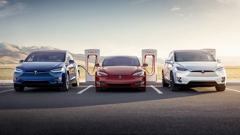 Tesla, 363 Bin Otomobilini “Geri Çağırdı”
