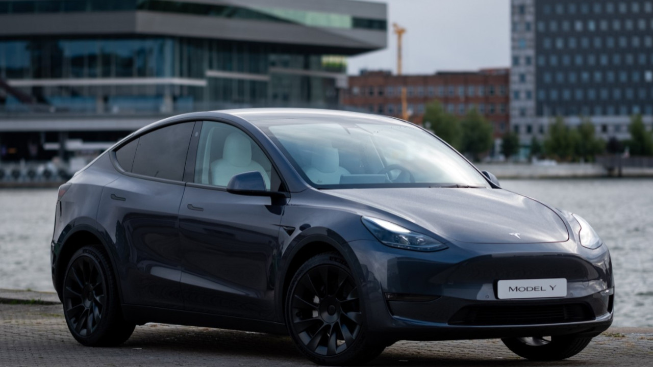 Tesla Türkiye’ye gelmeden fiyatlarına zam yaptı