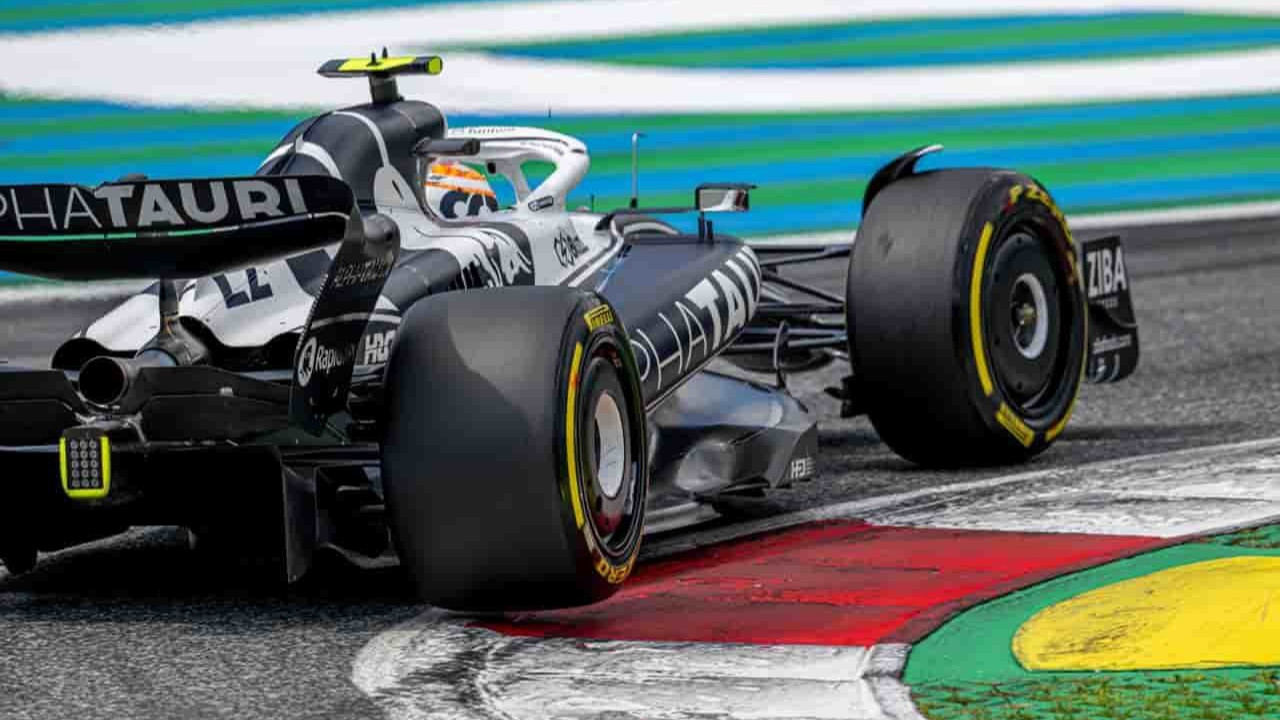 Formula E’nin hızlı şarj olan pit stopları gelecek yıla kadar gelmeyecek