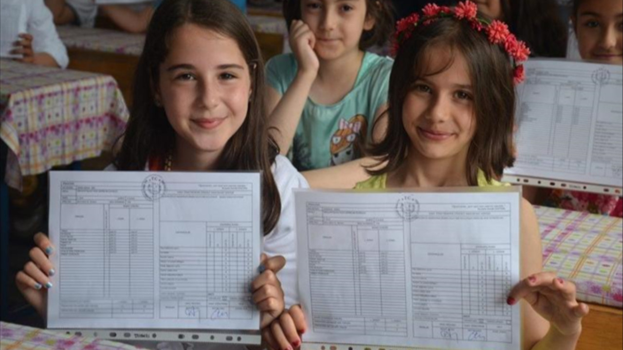 Öğrencilere müjdeli haber! Yaz tatili 4.5 aya uzuyor, işte okulların açılma tarihi!