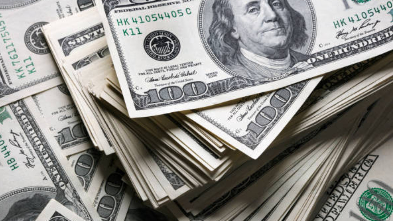 Dolar durdurulamıyor! Yine rekor kırdı