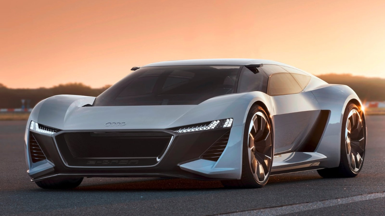 Porsche yine yapacağını yaptı ve muhteşem tasarımlı bir elektrikli araç tanıttı