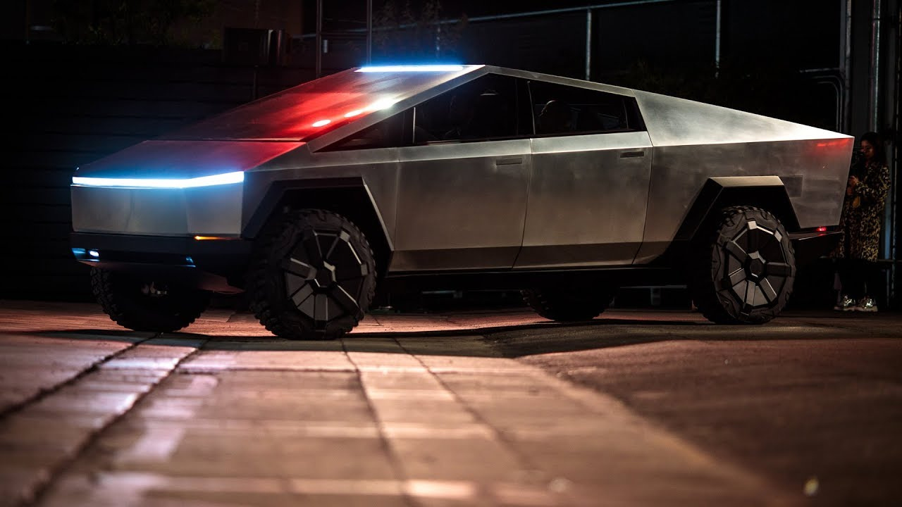 Daha önce defalarca ertelenen Tesla Cybertruck teslimatları nihayet başlıyor