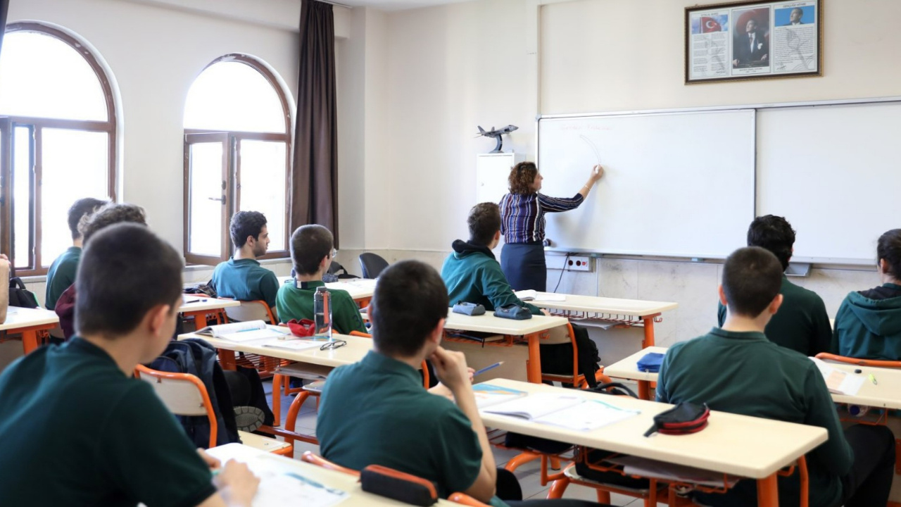 Öğrenciler için tatil müjdesi! Sömestr tatili 1 ay oluyor!