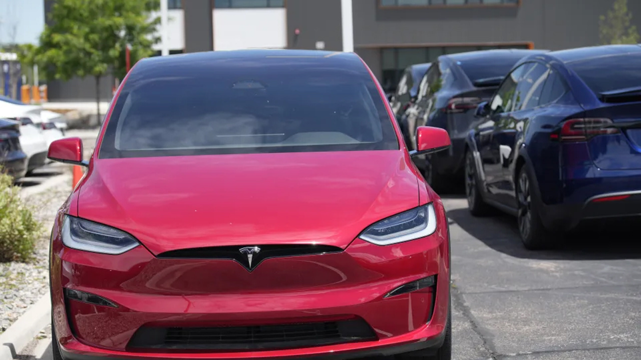 Tesla, 120 binden fazla aracını geri çağırdı