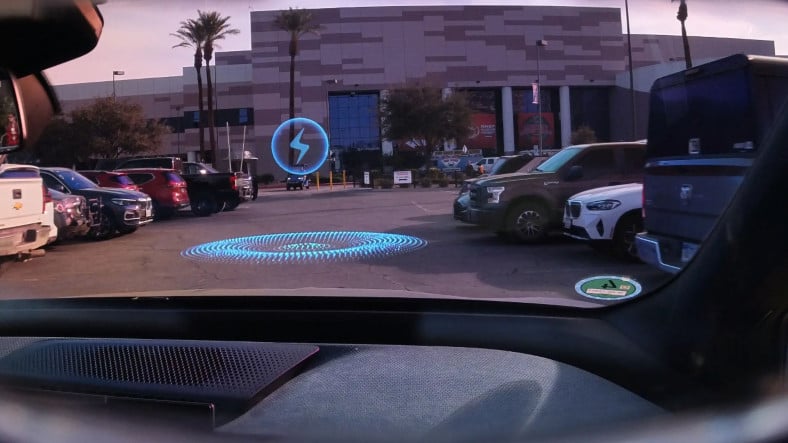 BMW, Otomobillerini Adeta İnternet Kafeye Dönüştürecek Yeni Teknolojilerini Tanıttı [Video]