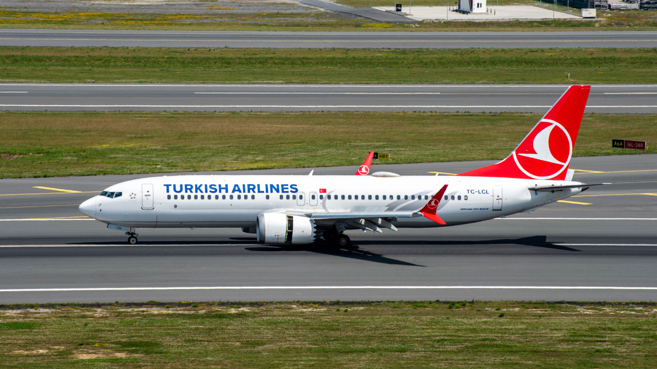 Havadayken gövdesinde delik açılan Boeing 737 MAX 9 uçakları geçici olarak uçuştan çekildi