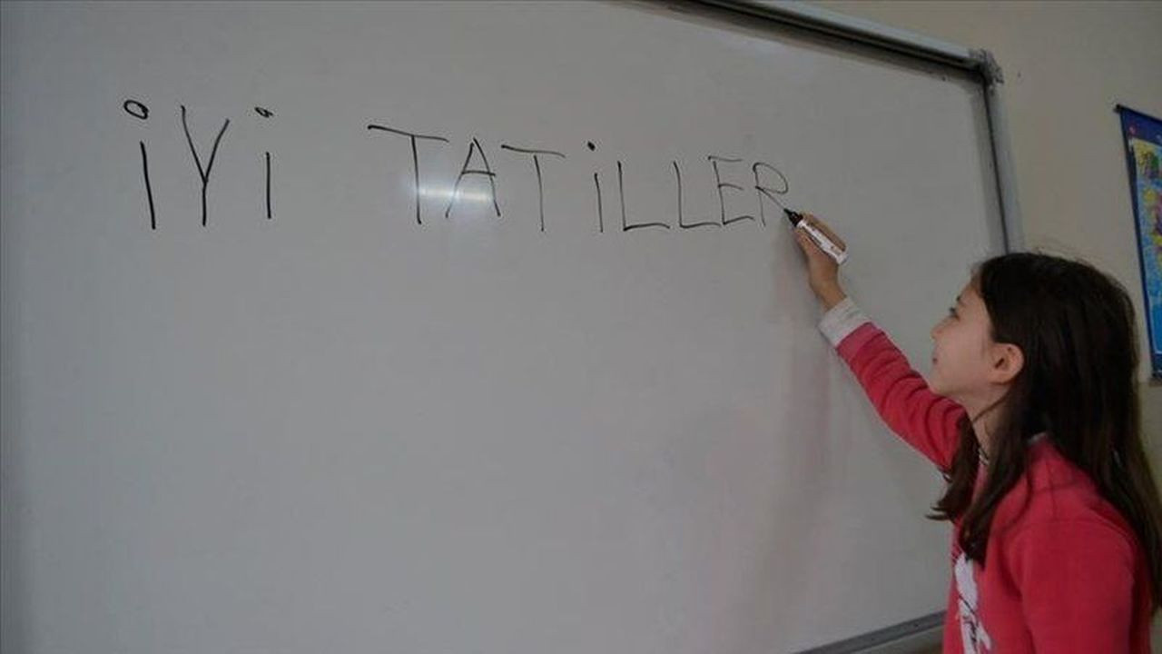 Öğrenciler çok sevinecek! Sömestr tatili 1 ay oluyor!