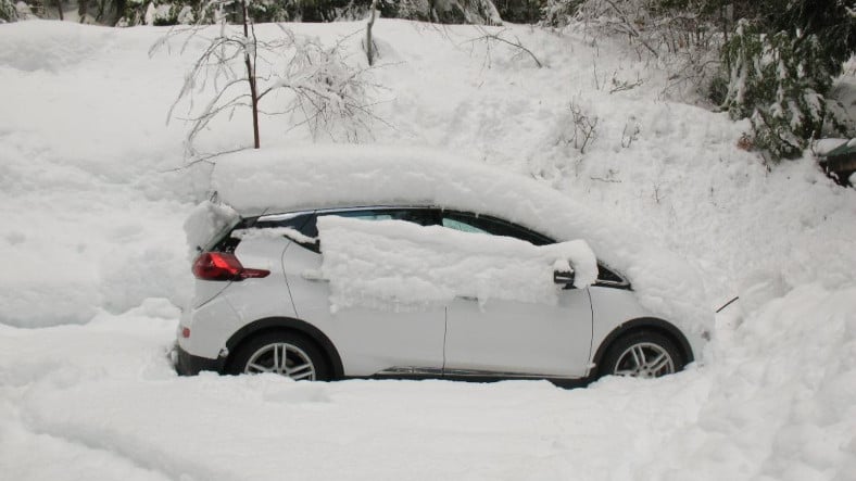 Soğuk Havada “Donakalan” Elektrikli Otomobiller Sürücüleri Çileden Çıkardı