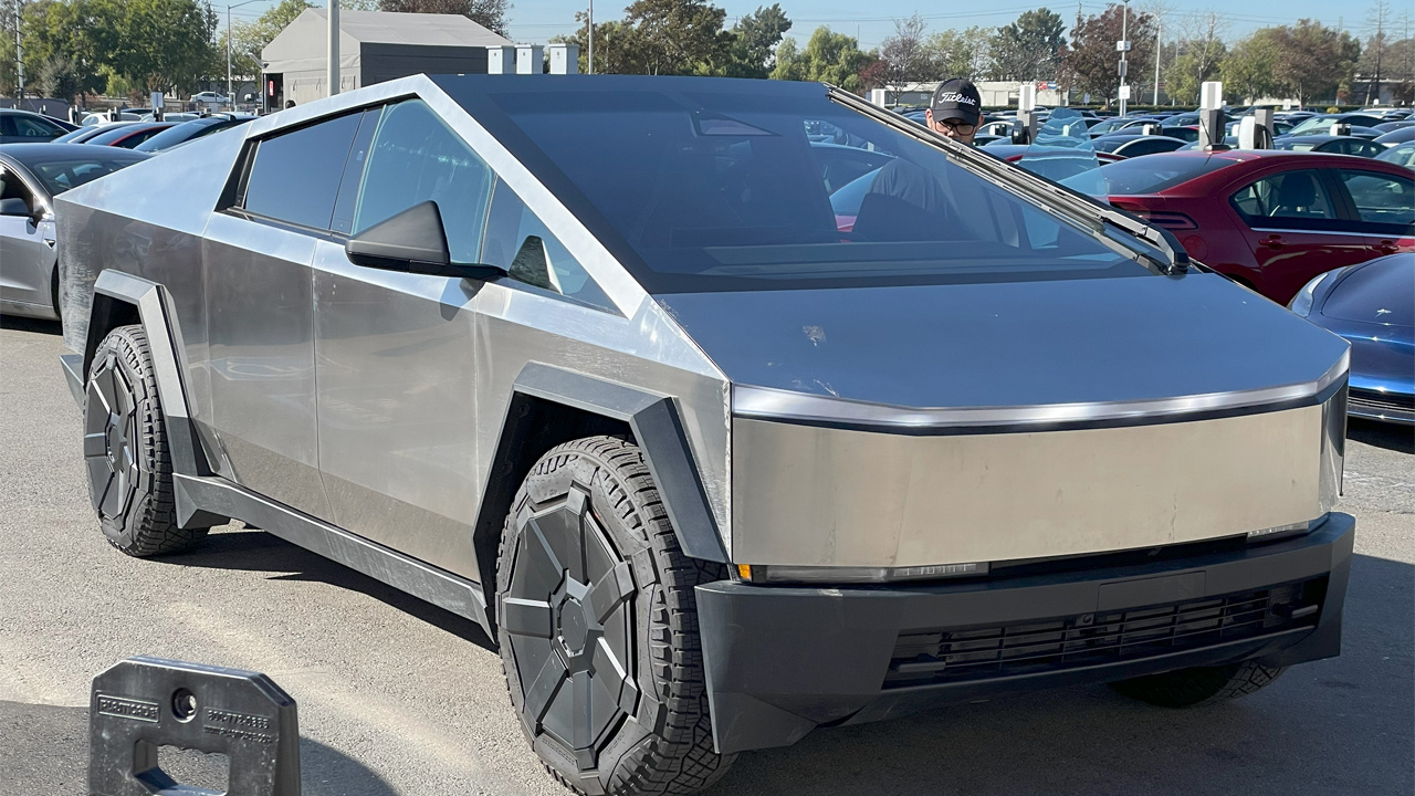 Tesla Cybertruck, beklentileri karşılamakta zorlanıyor