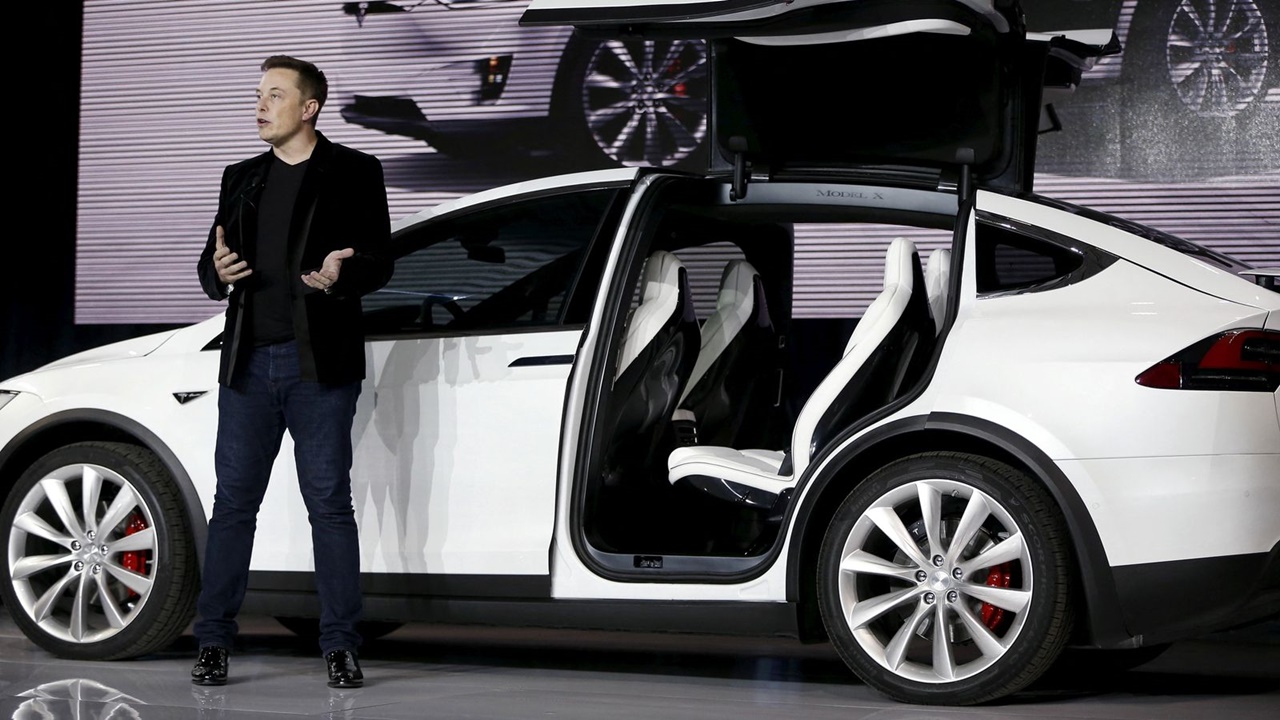 Tesla’da sular durulmuyor! 1,6 milyon araçta kritik hata